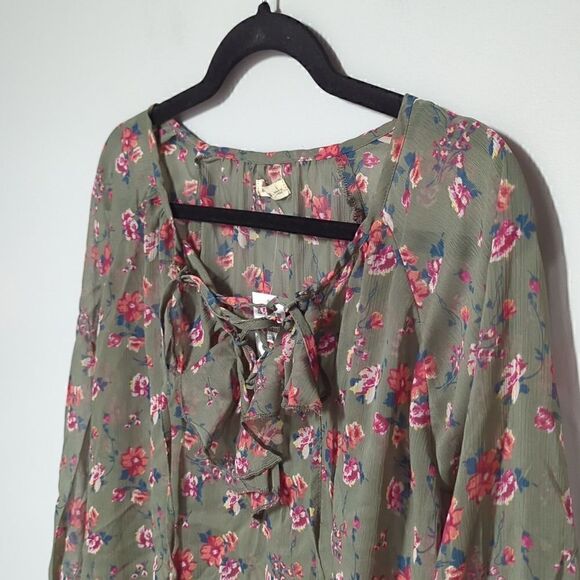 NWT Hollister Floral Blouse - Picture 2 of 7